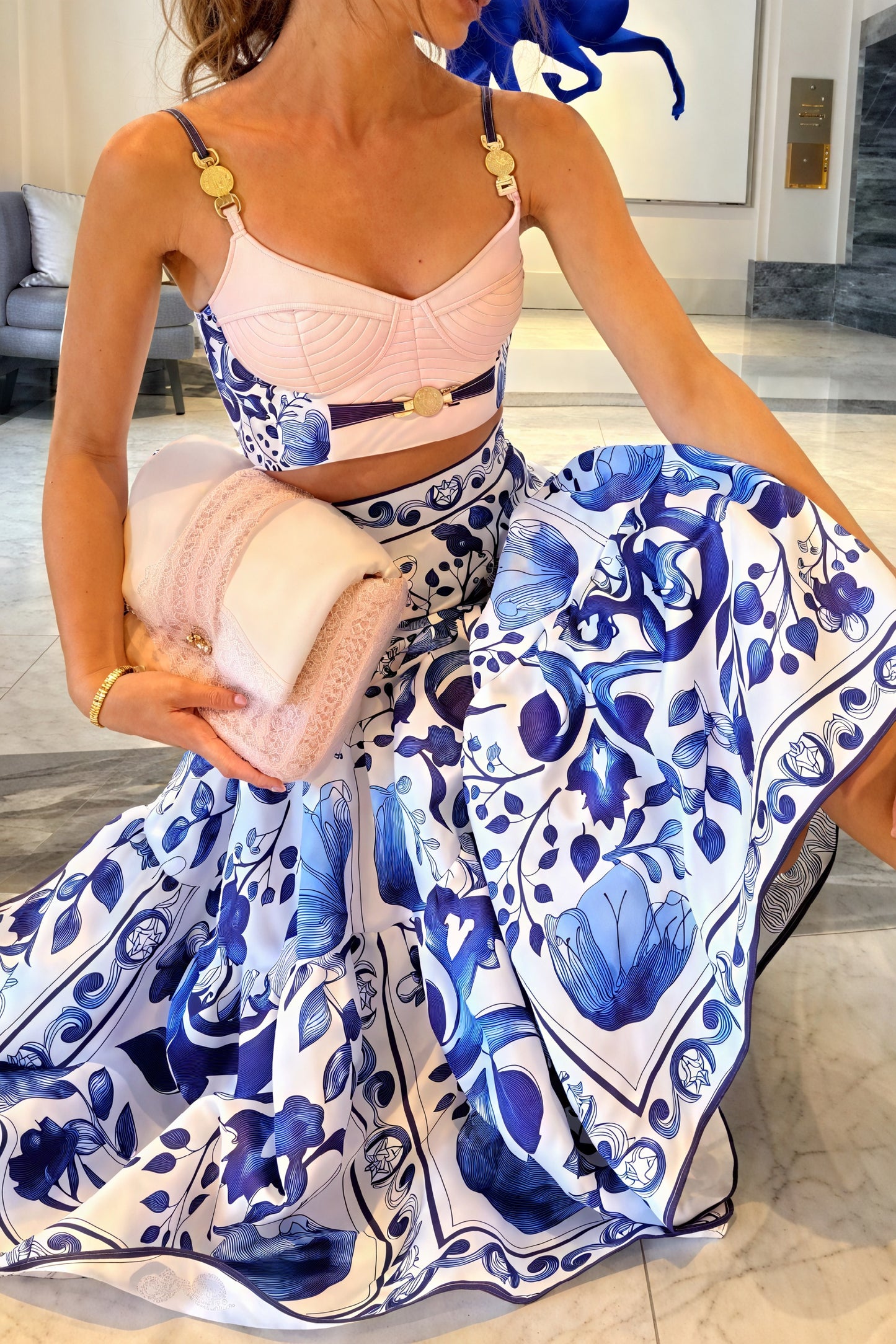 Conjunto Top Bustier y Falda Midi Estampada