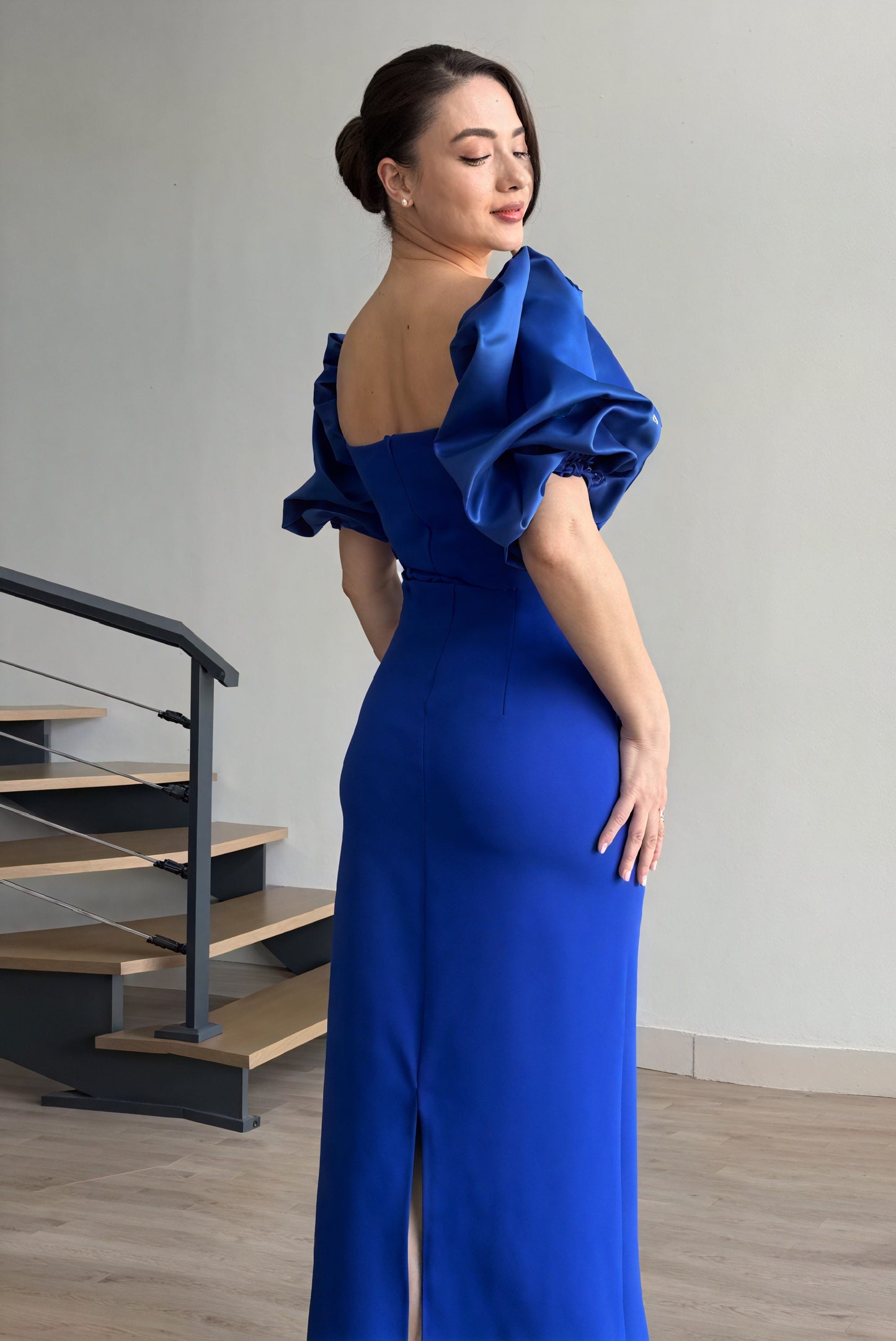 Vestido Midi con Mangas Abullonadas y Detalles