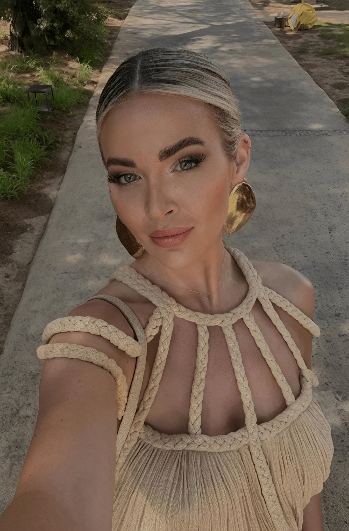 Vestido Maxi Halter: Fluidez y Elegancia Mediterránea