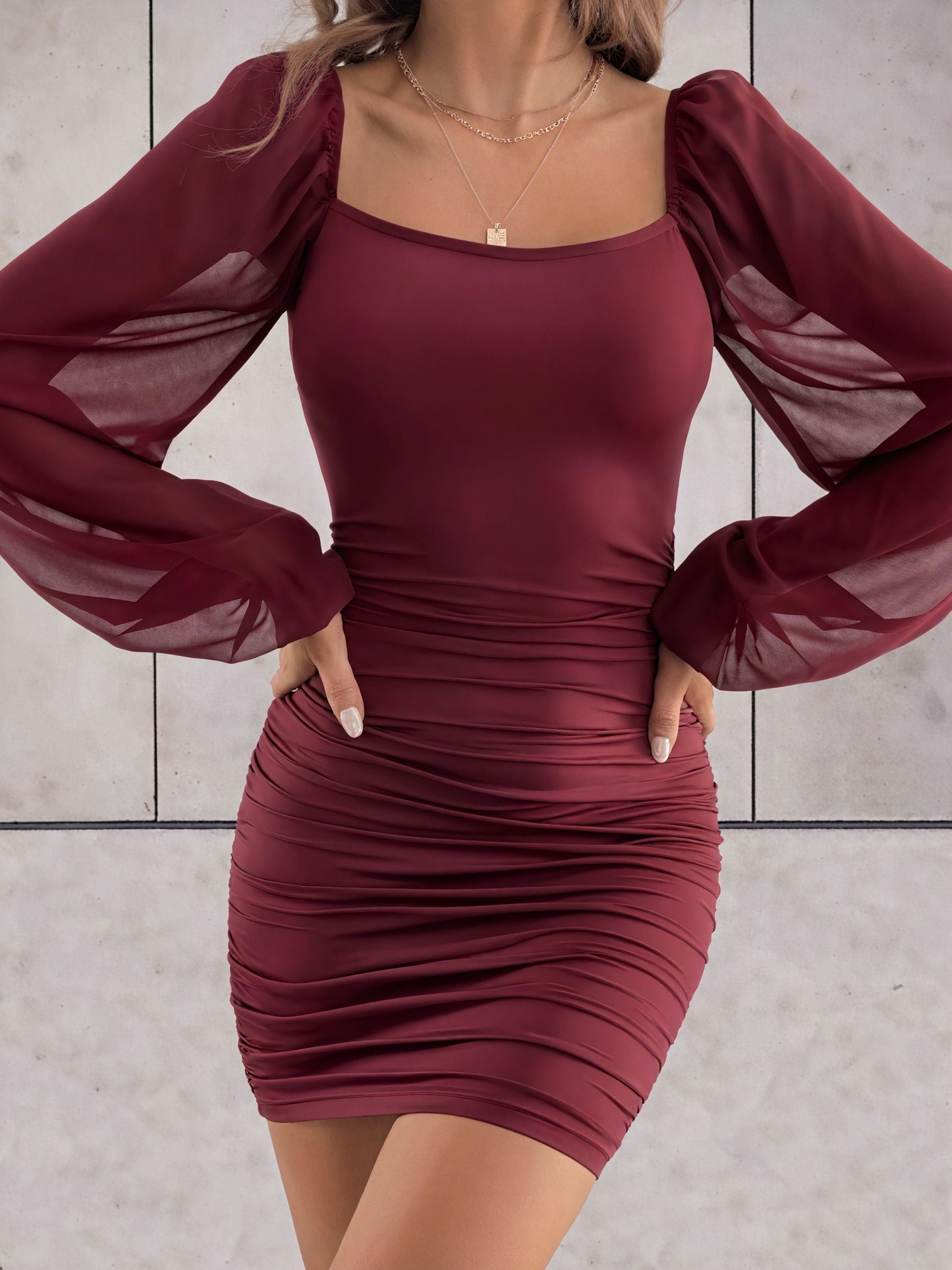 Vestido Silueta Definida: Noches de Encanto y Estilo