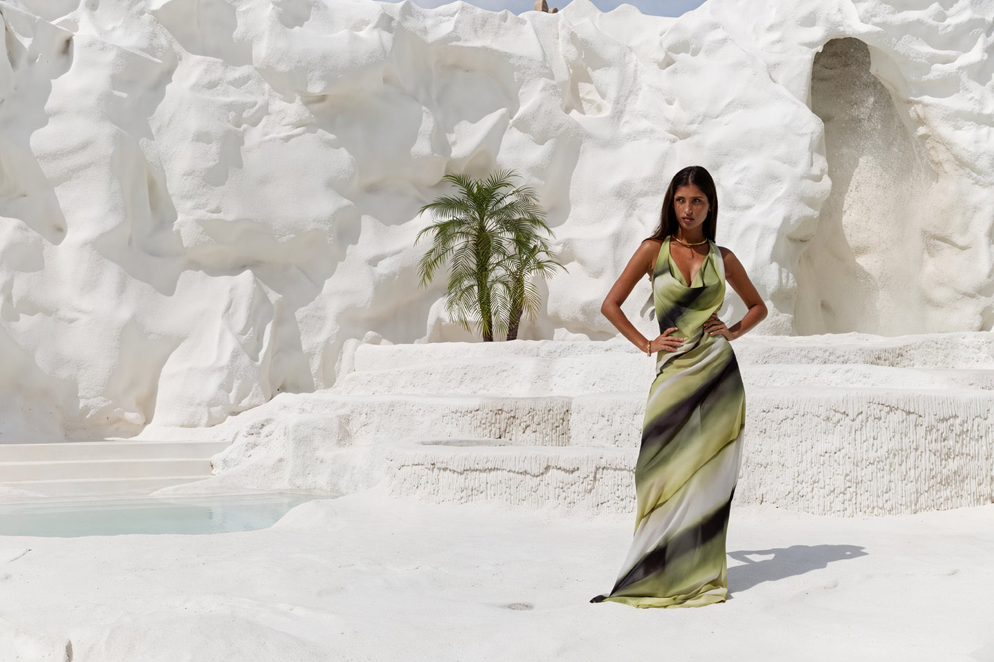 Vestido Maxi para Mujer – Estampado Tie-Dye, Escote Drapeado, Sin Mangas, Fluido-83479-827d6aac-aee9-4a89-af2b-5b7a6c448d57