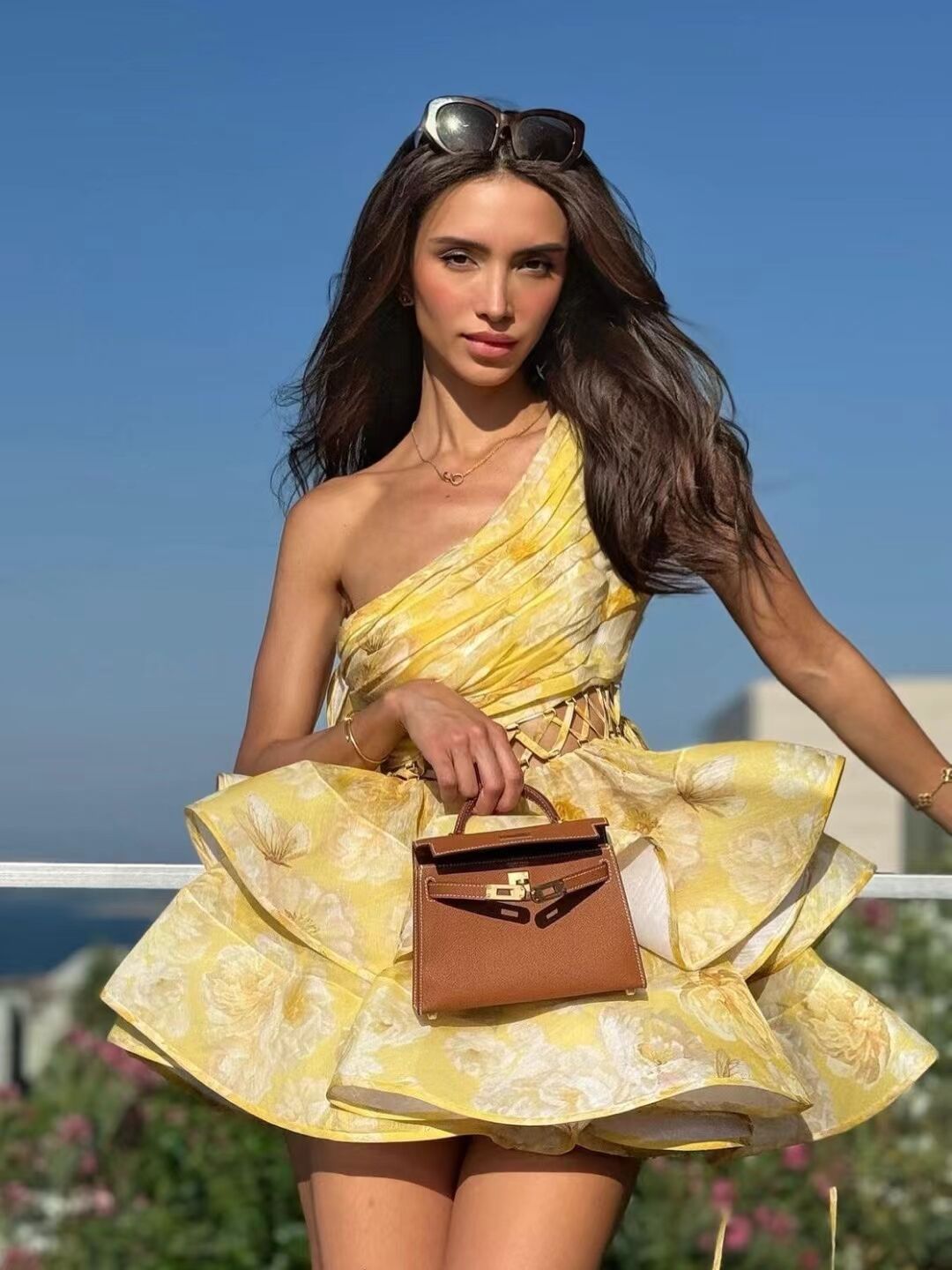 Vestido Asimétrico para Mujer – Estampado Floral, Un Hombro, Falda con Volantes-83680-08f961a1-0098-437a-91b8-044663a44710