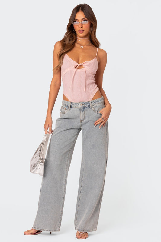 Jeans de Mujer Lavado Claro con Lazos Bordados, Pierna Ancha-83512-0d4a2dad-f92a-47b3-a25b-c34aaa594a84