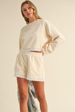 Conjunto Relaxed Top Corto y Shorts de Encaje