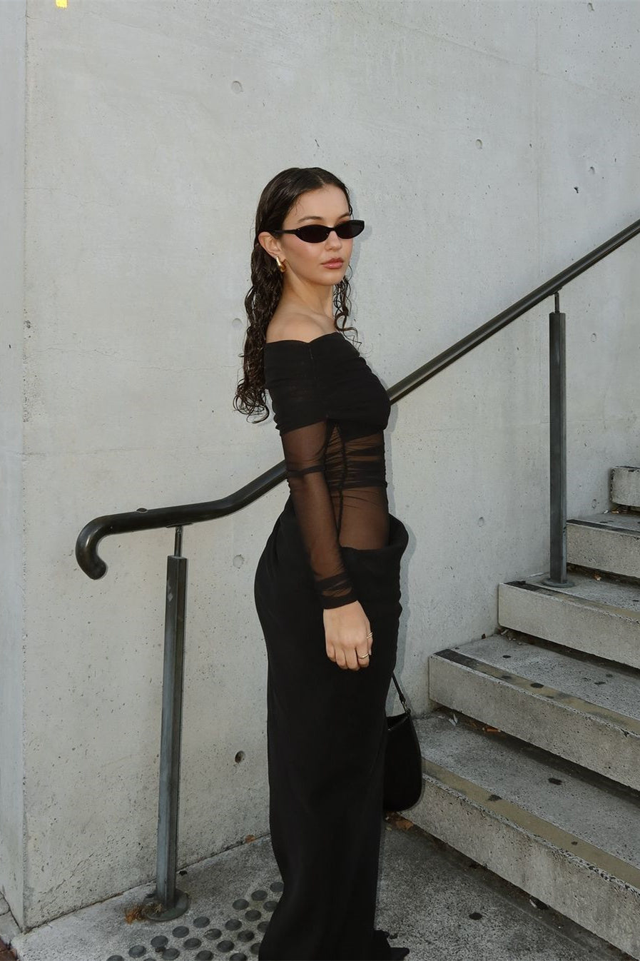 Vestido Sofisticado con Detalles Cut-Out