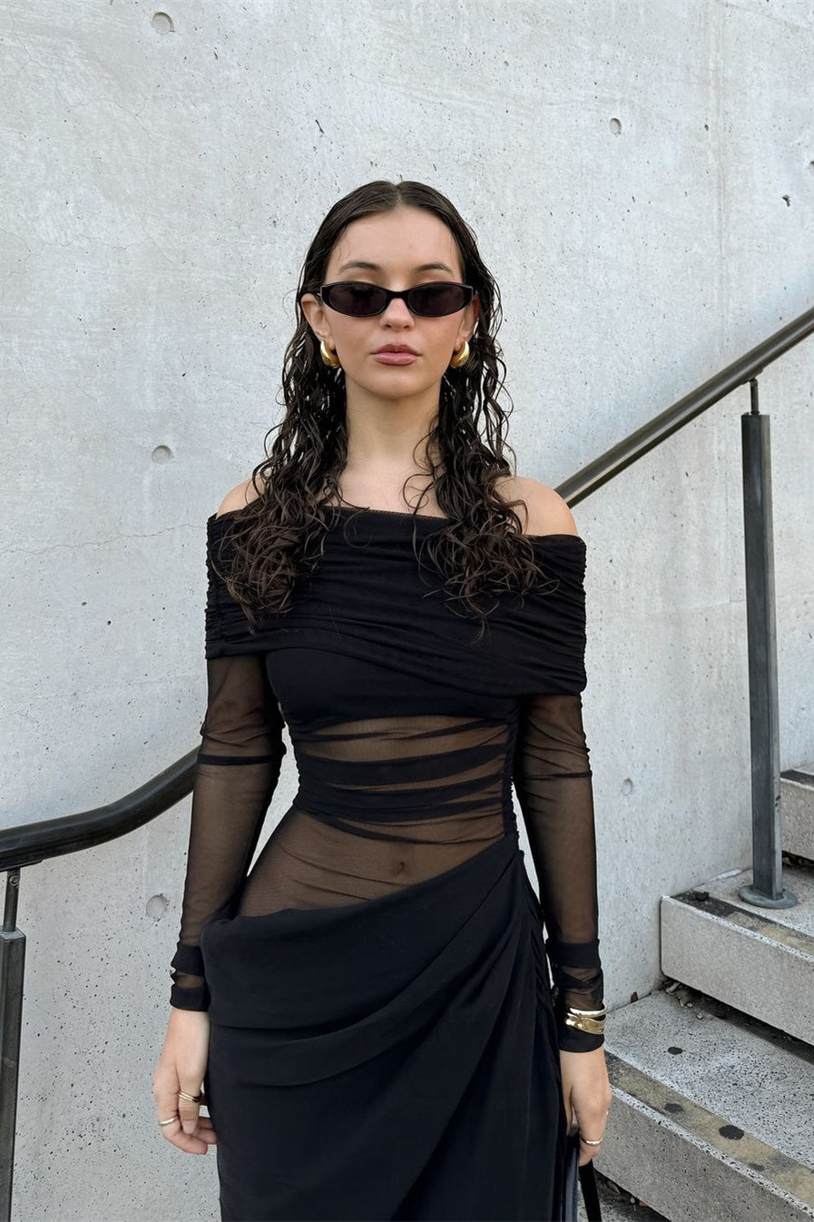 Vestido Sofisticado con Detalles Cut-Out
