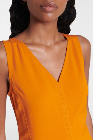 Vestido Moderno con Volantes Asimétricos
