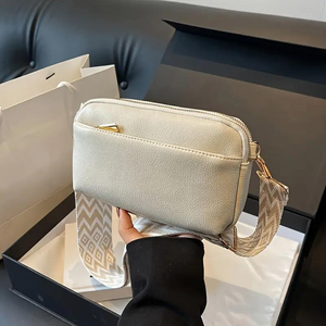 Bolso Bandolera Chic con Correa Geométrica