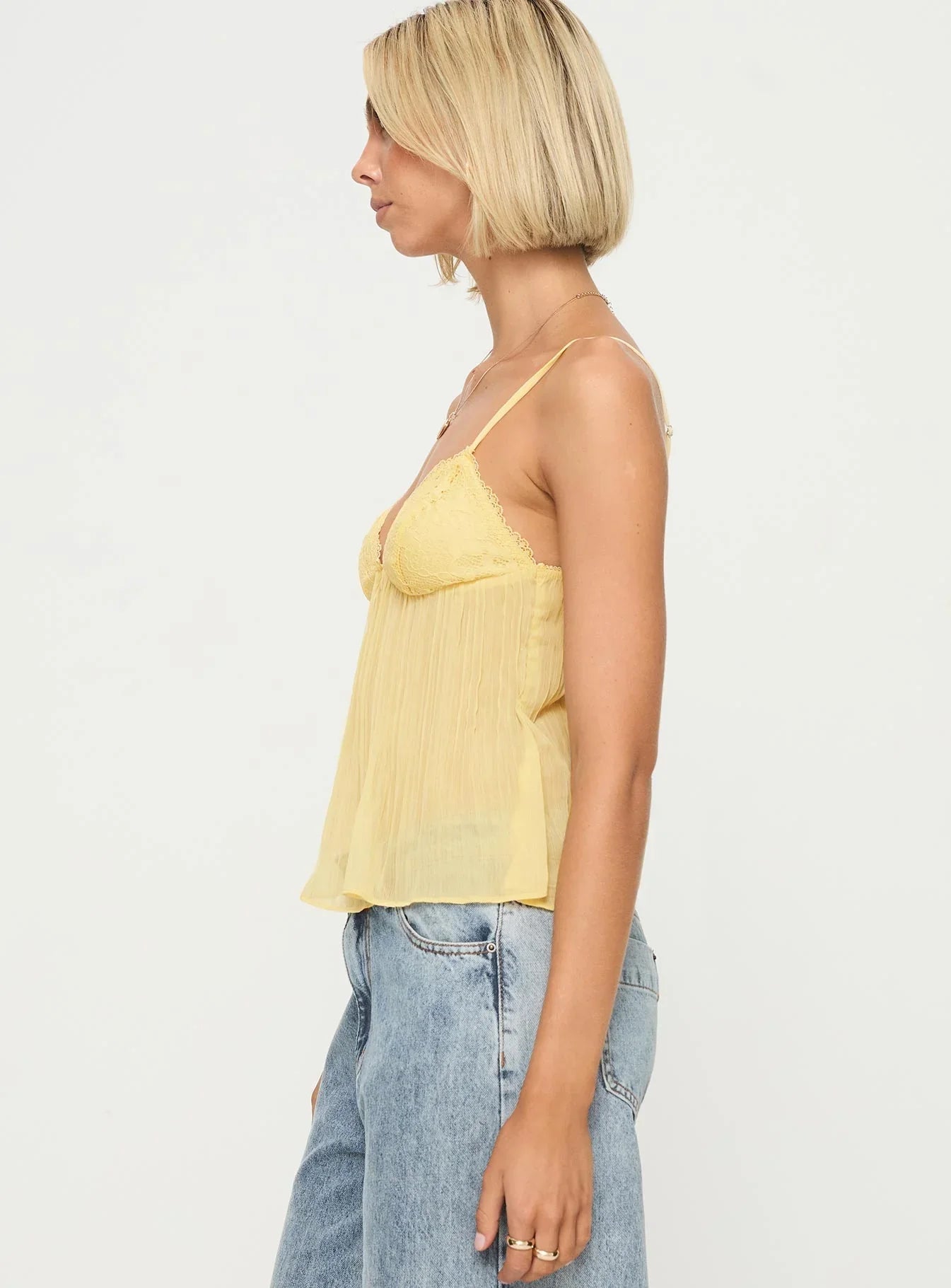 Top Cami Amarillo Mujer – Encaje Delicado, Tejido Plisado, Estilo Romántico-83482-493a017f-316c-456d-9f65-407fbdde1834