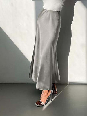 Falda Midi Fluida de Diseño Minimalista