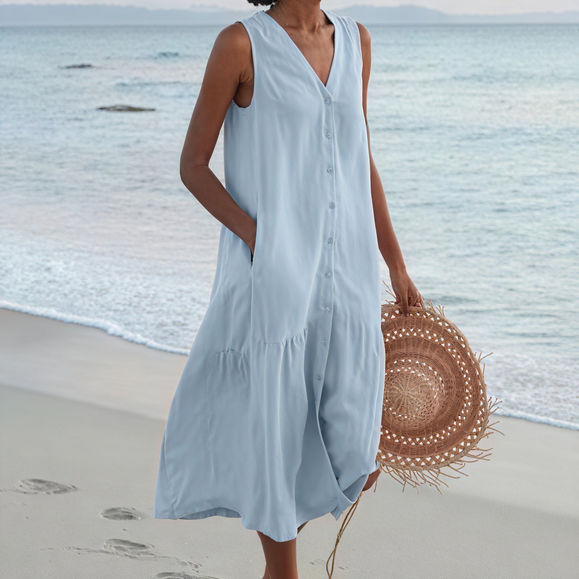 Vestido Midi Fluido Sin Mangas – Escote V, Abotonado, Bolsillos Laterales-67015-7b479dc8-6373-4dab-928b-ba5b6964dae9