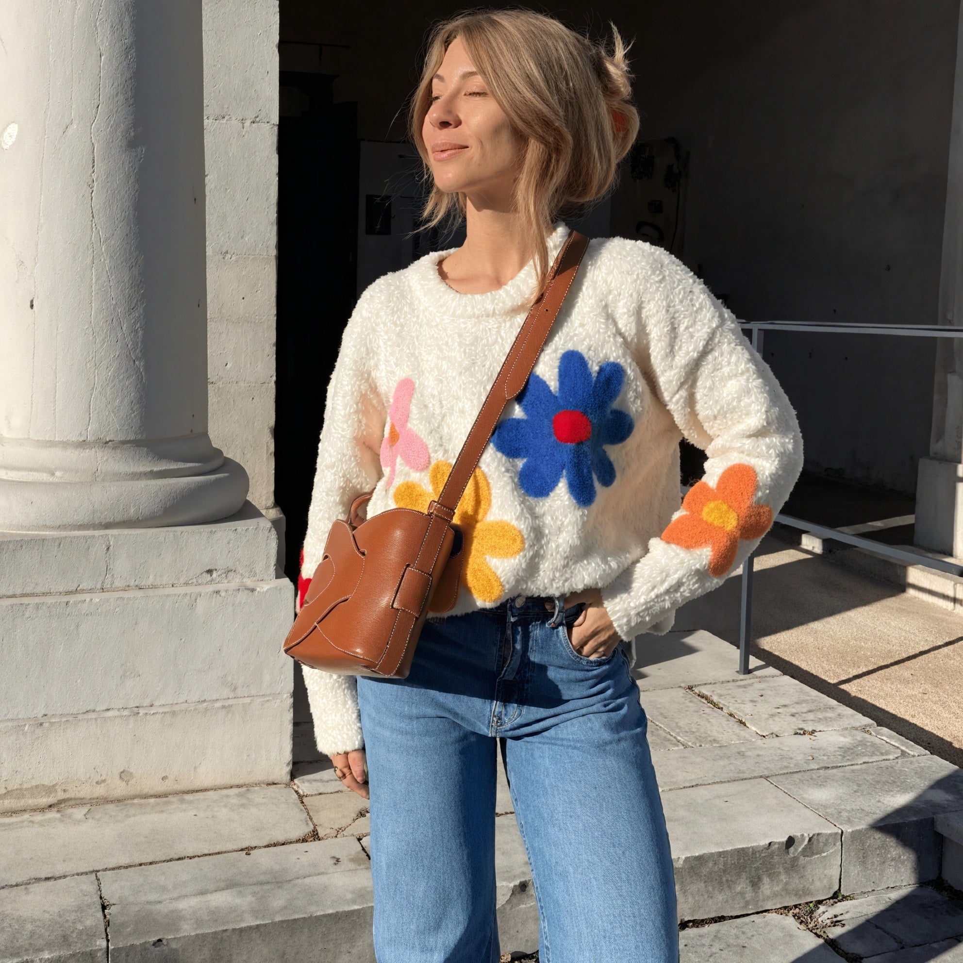 Suéter Oversized con Apliques Florales