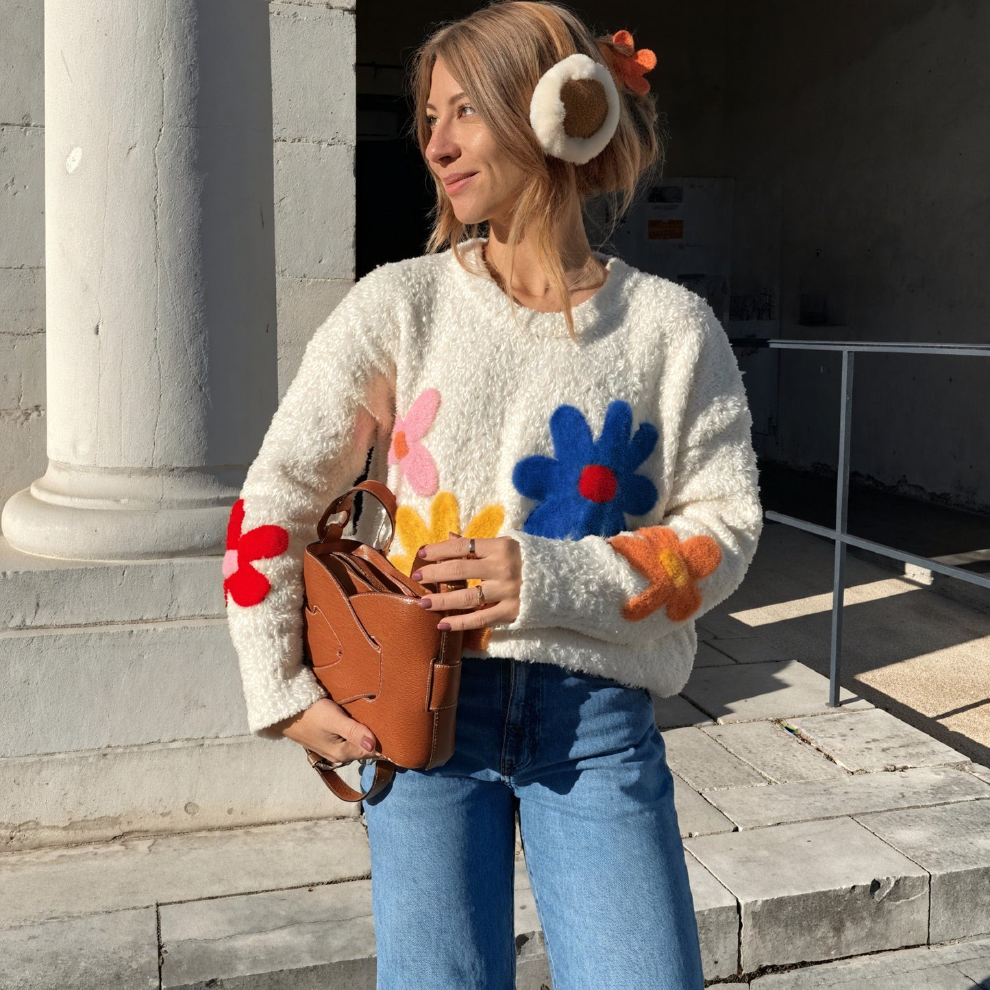 Suéter Oversized con Apliques Florales
