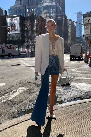 Falda Denim Asimétrica con Flor Esculpida