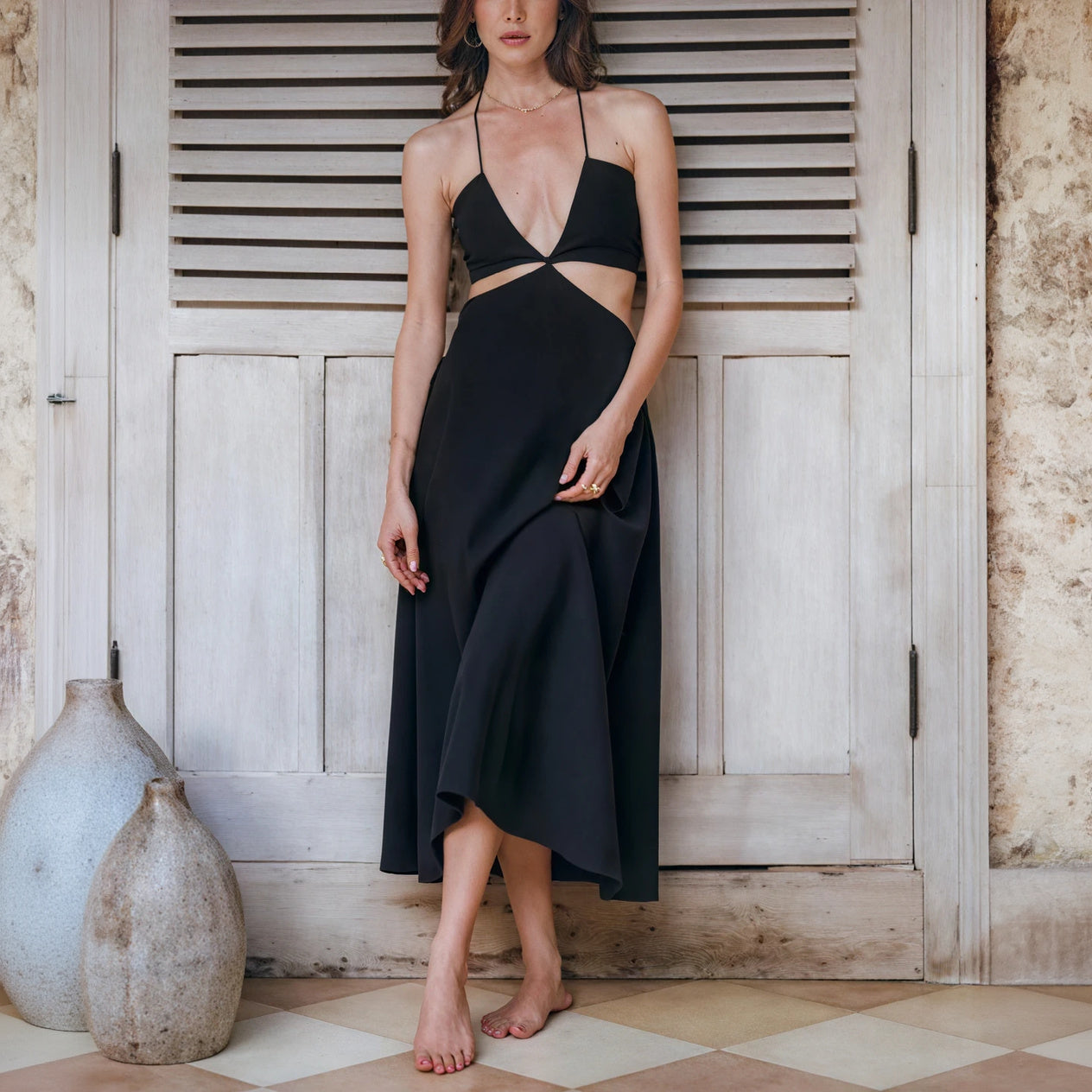 Vestido Elegante con Detalles Modernos