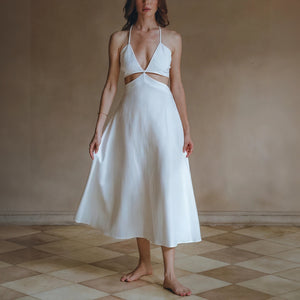 Vestido Elegante con Detalles Modernos