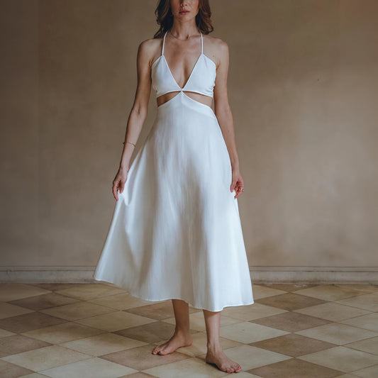 Vestido Elegante con Detalles Modernos