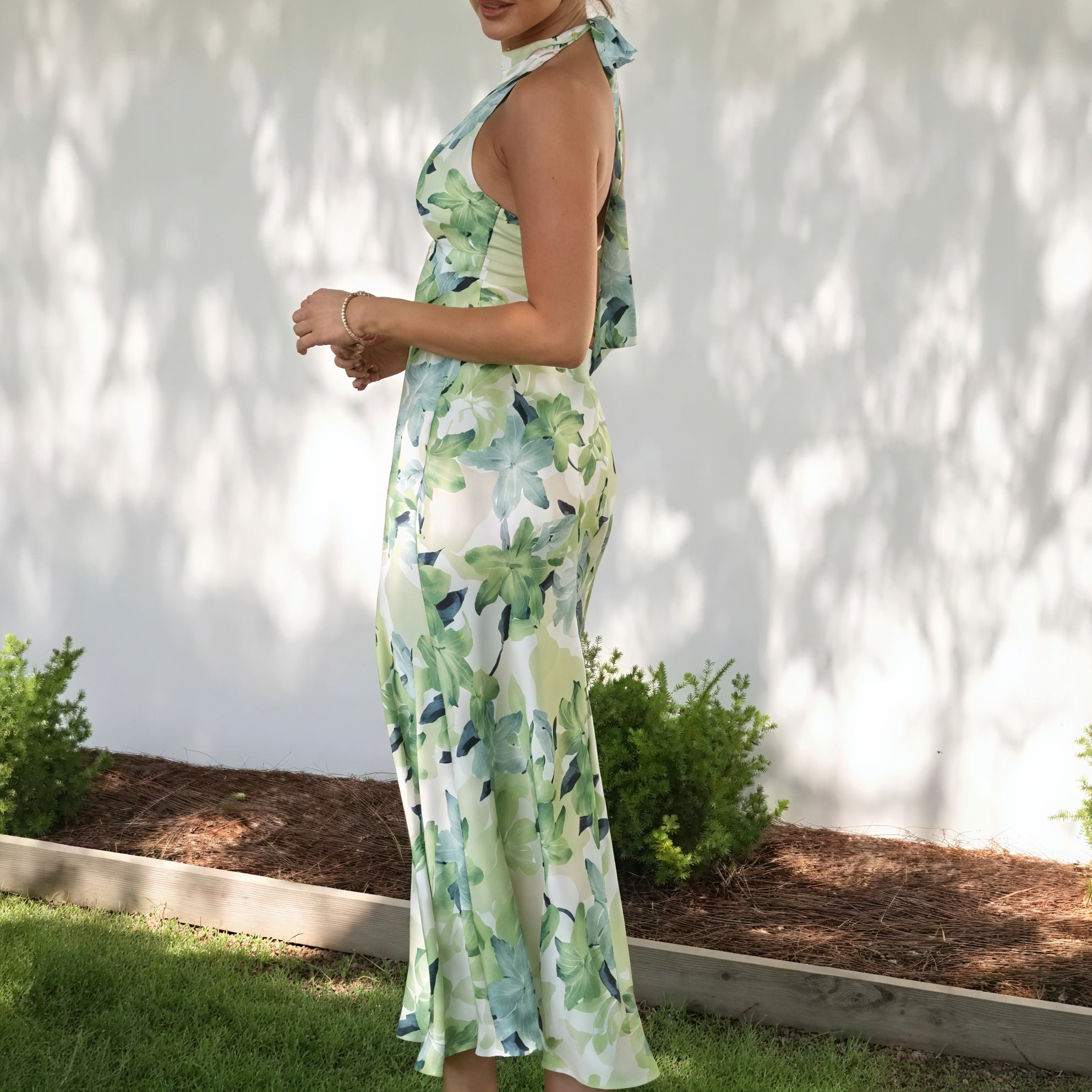 Vestido Halter Floral Fluido