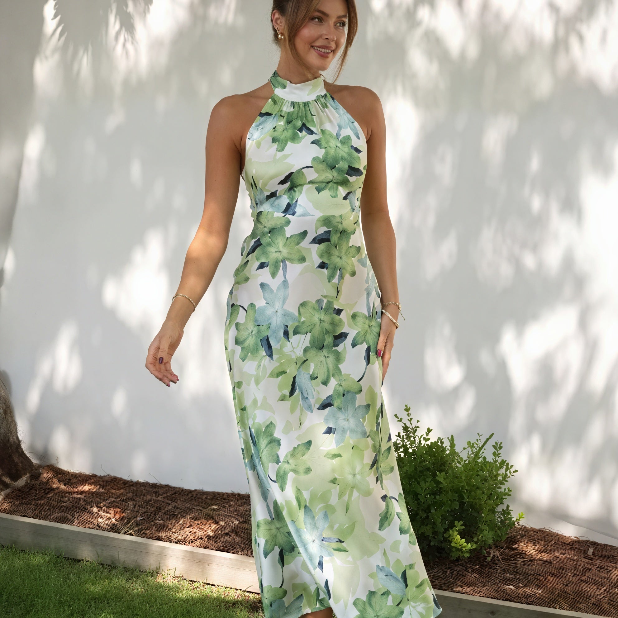 Vestido Halter Floral Fluido