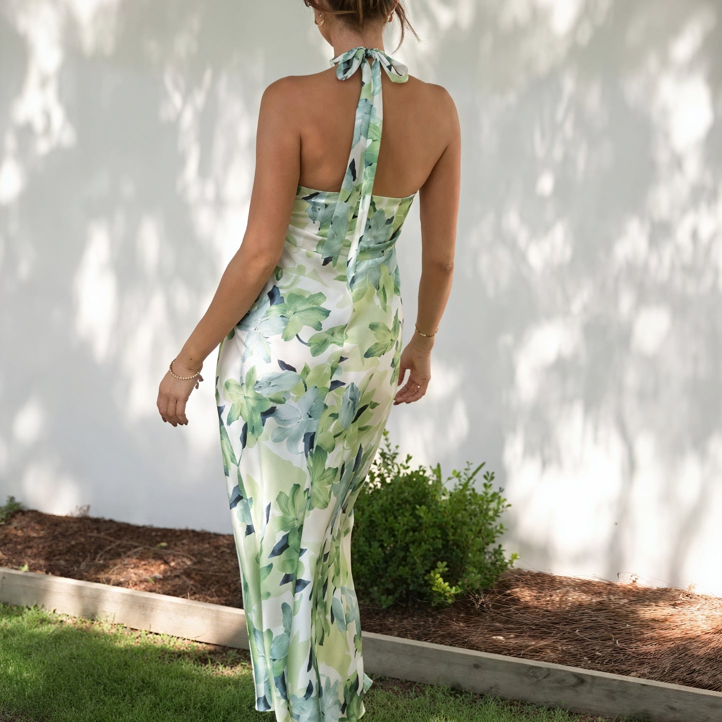 Vestido Halter Floral Fluido