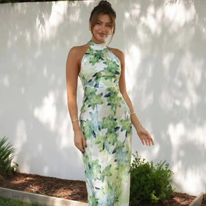Vestido Halter Floral Fluido