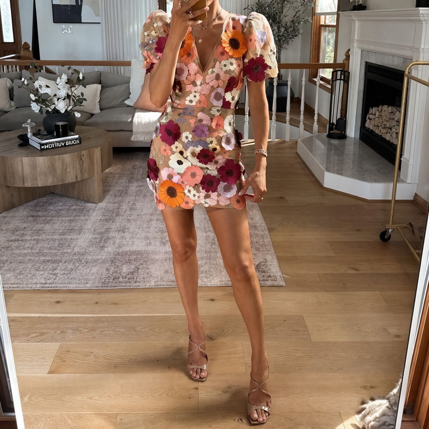 Vestido Mini Floral Bordado con Apliques
