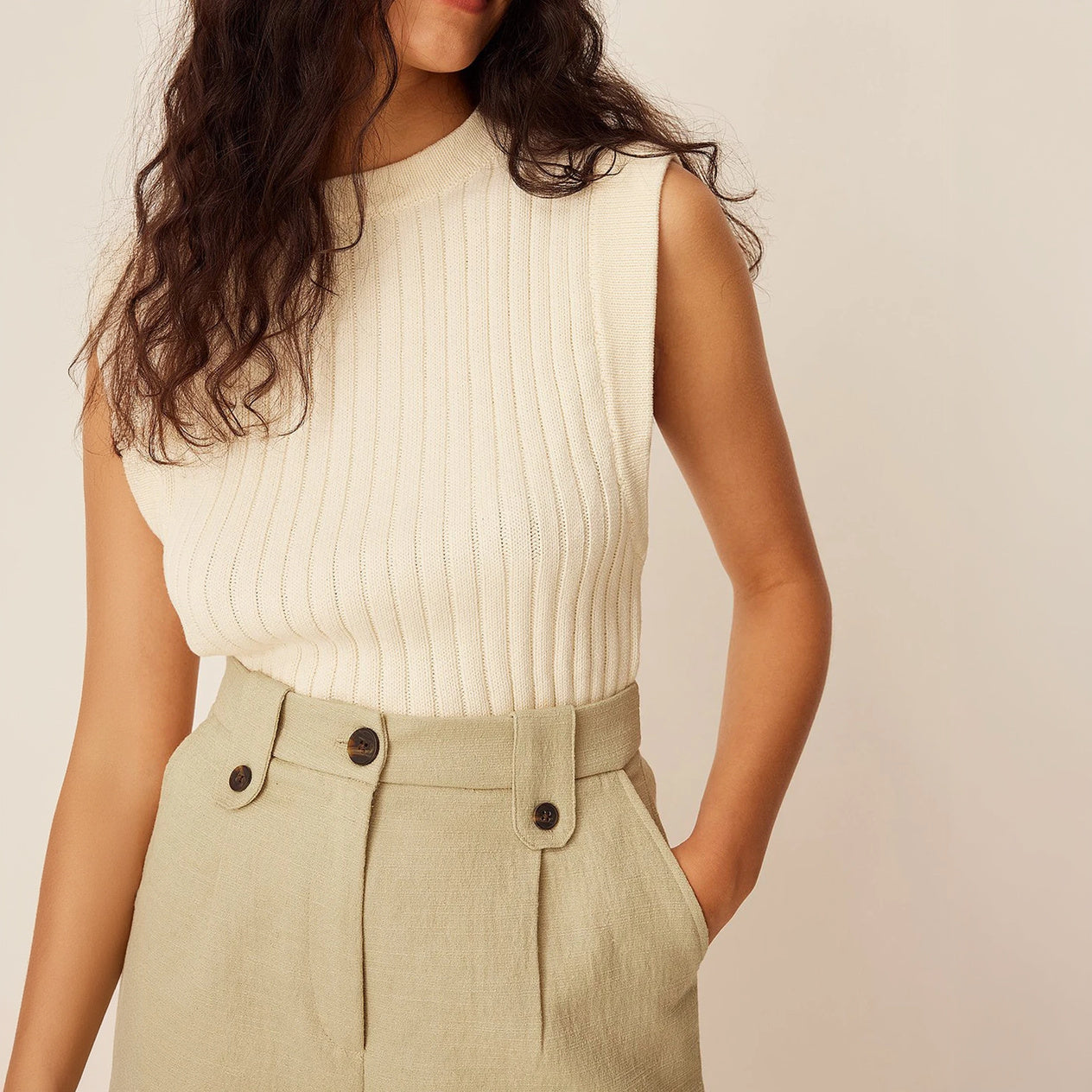 Top Tejido Sin Mangas: Elegancia Minimalista