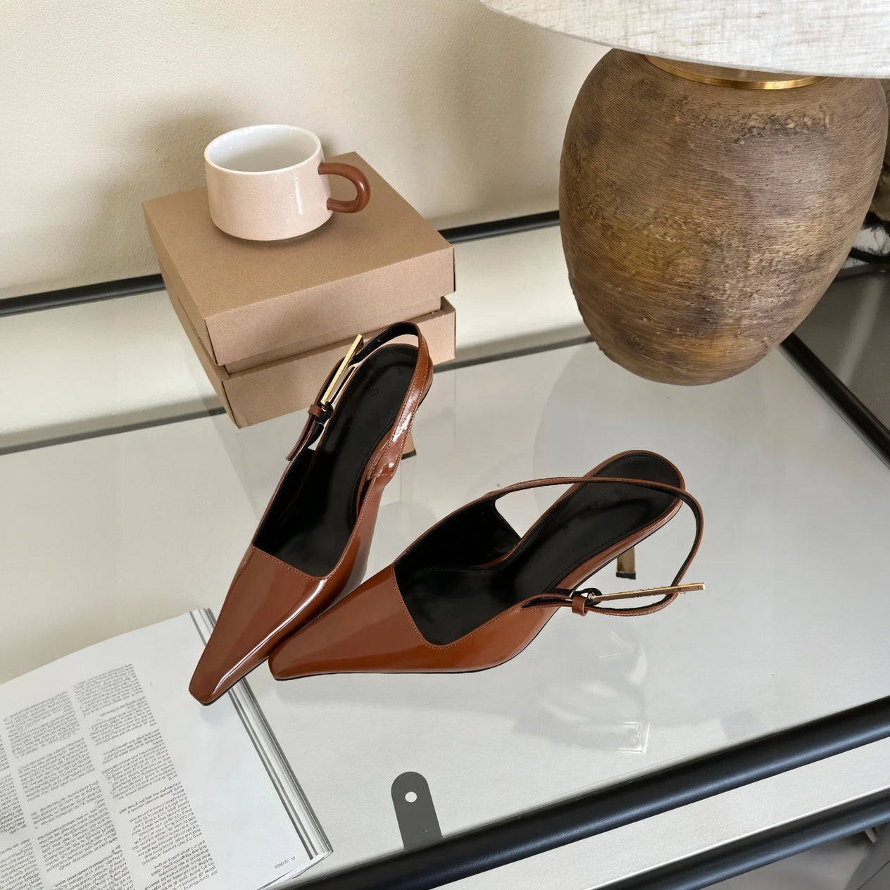 Elegancia Minimalista: Tacones Slingback Sofisticados