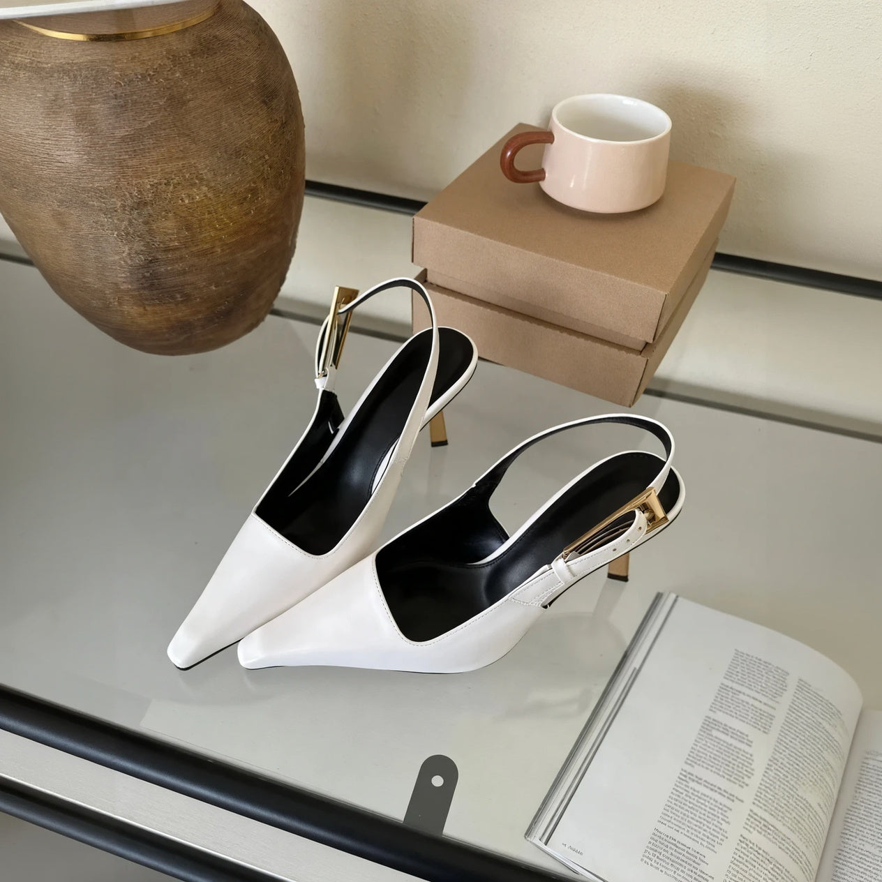 Elegancia Minimalista: Tacones Slingback Sofisticados