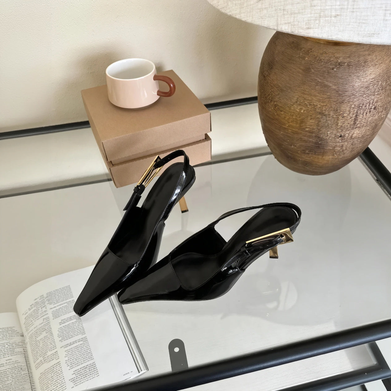 Elegancia Minimalista: Tacones Slingback Sofisticados