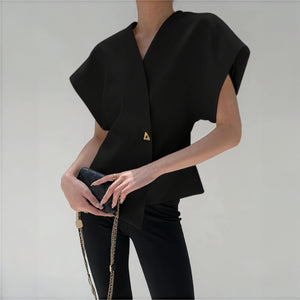 Top Elegante con Detalle Dorado Sofisticado