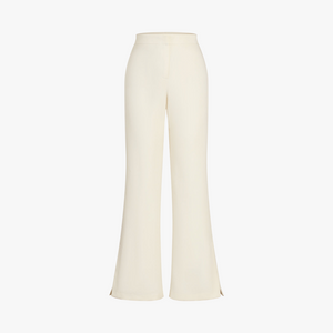Elegancia Moderna: Traje de Dos Piezas Sofisticado