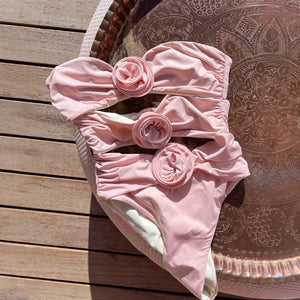 Traje de Baño Elegante: Diseño Chic y Favorecedor