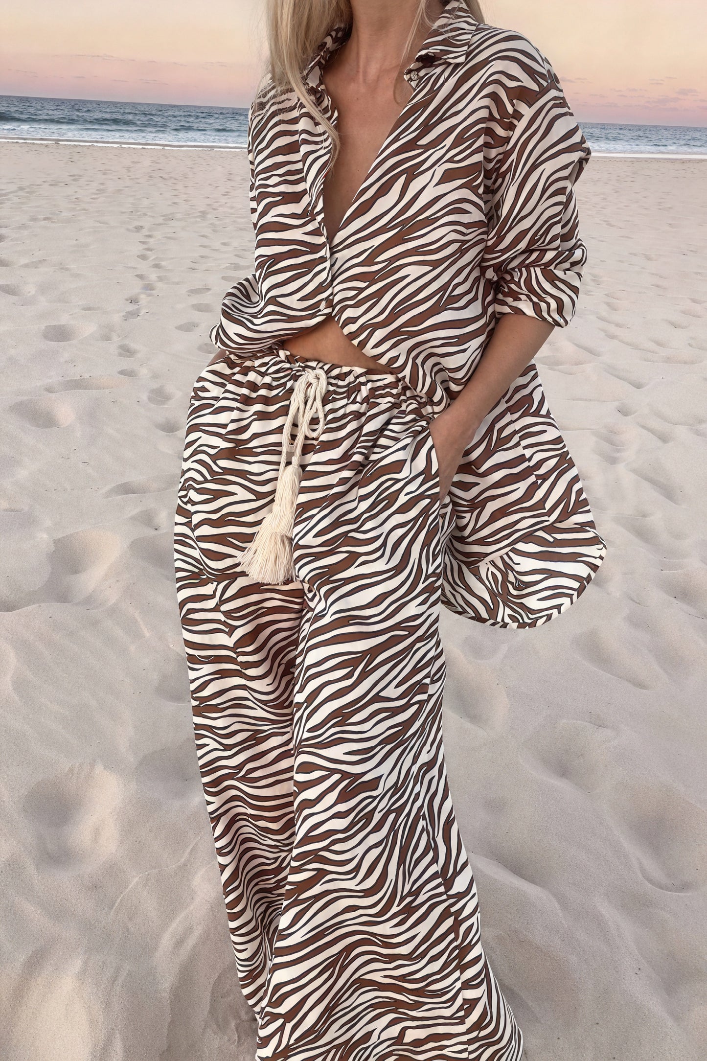 Conjunto Estampado Cebra: Camisa y Pantalón