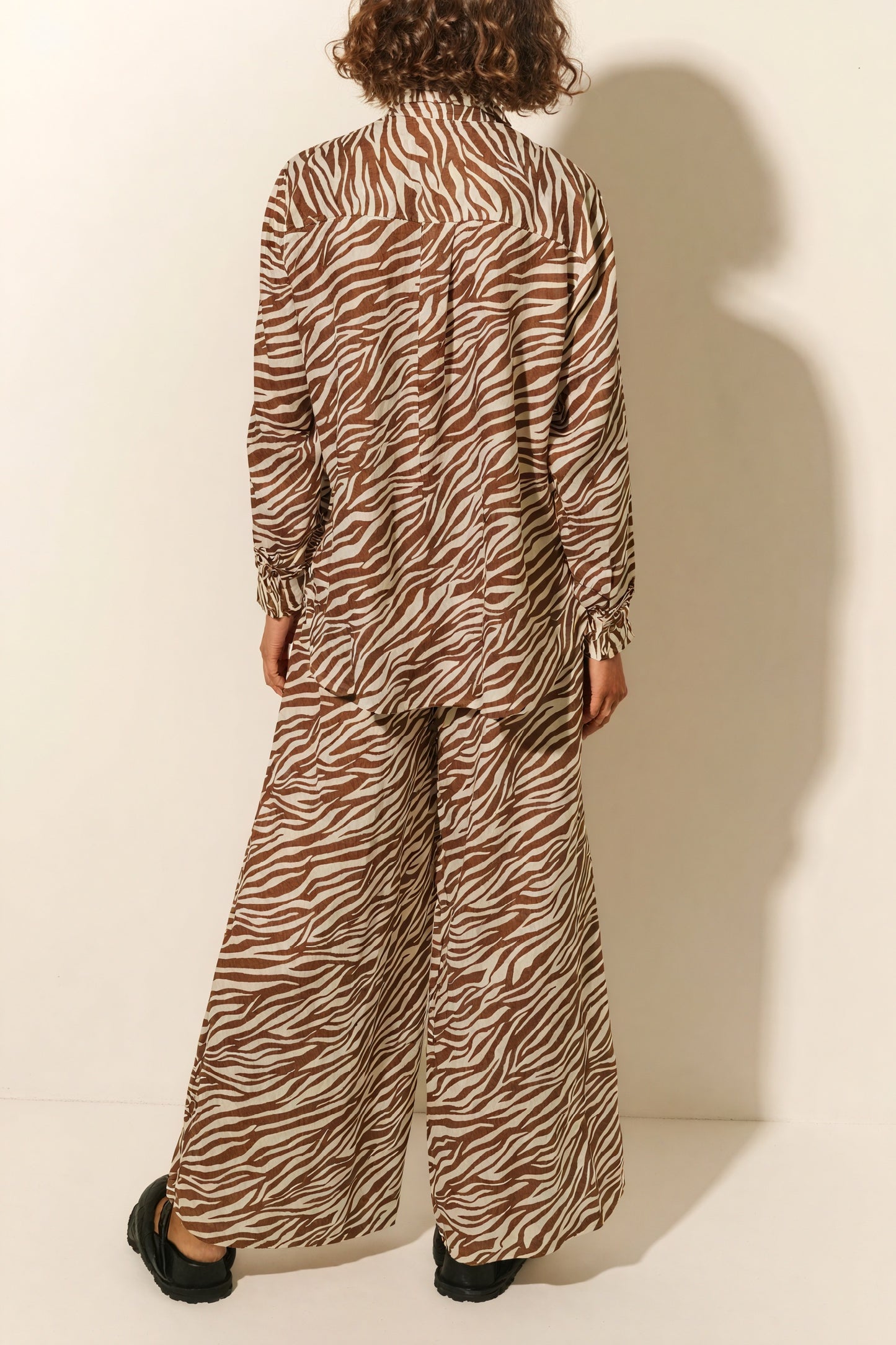 Conjunto Estampado Cebra: Camisa y Pantalón