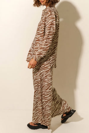 Conjunto Estampado Cebra: Camisa y Pantalón