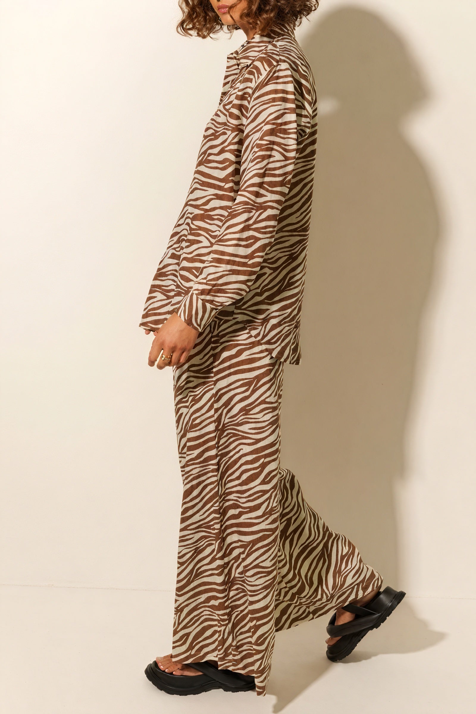 Conjunto Estampado Cebra: Camisa y Pantalón