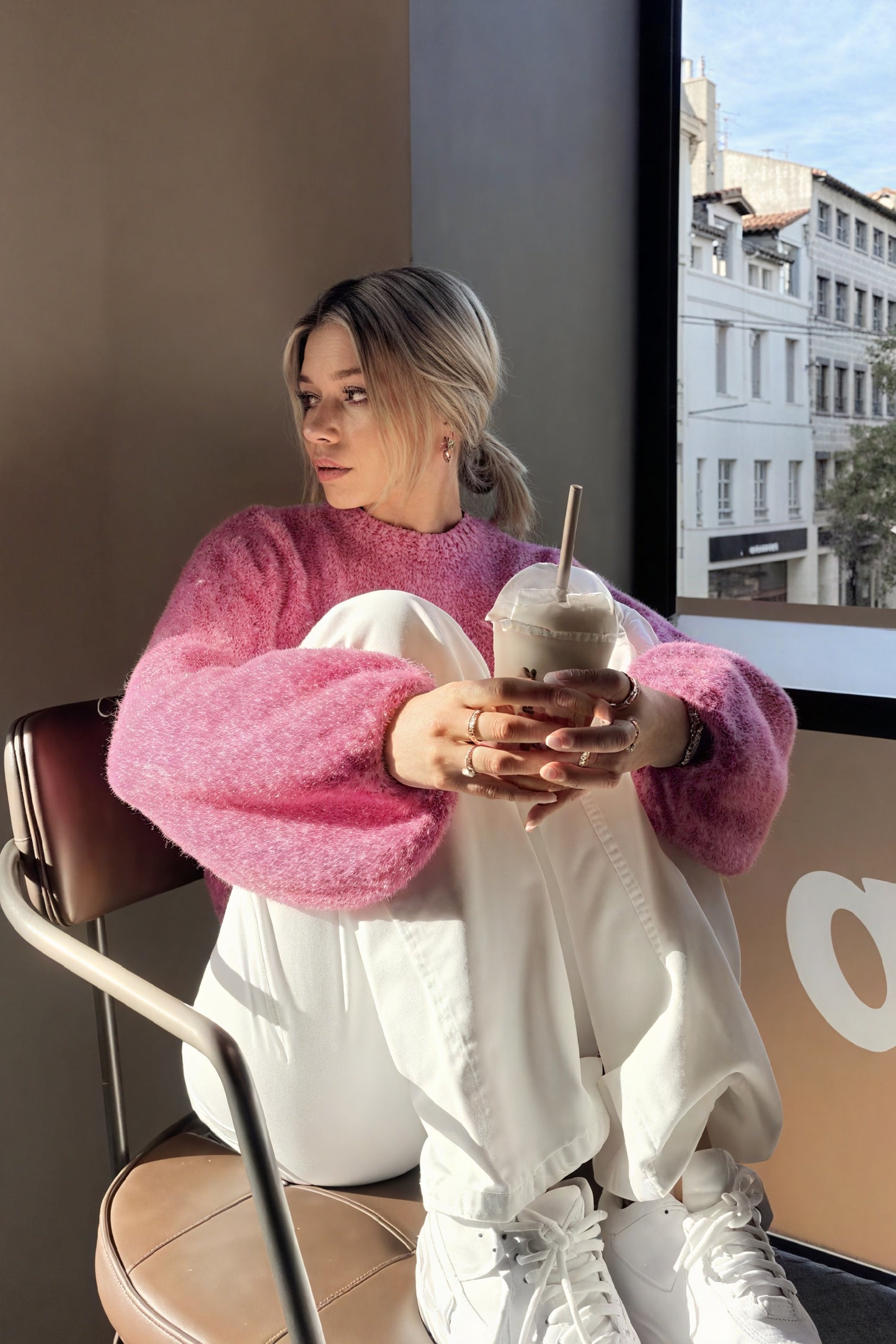 Suéter Texturizado Manga Campana – Estilo Moderno