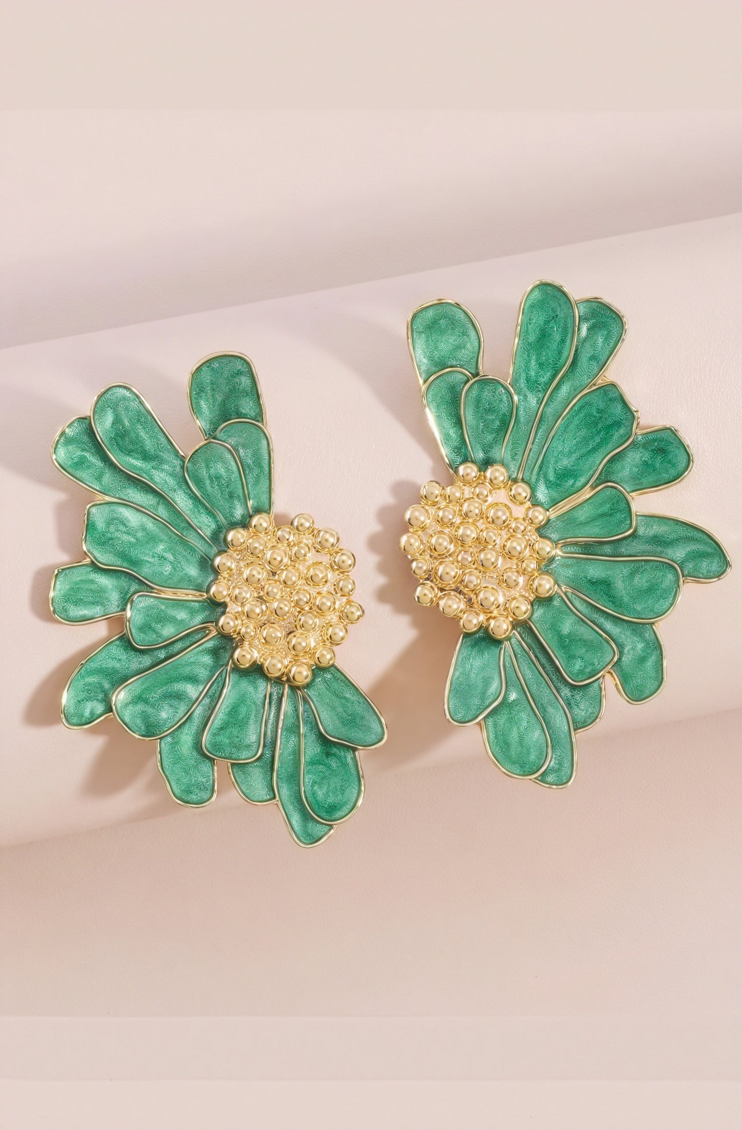 Pendientes Florales con Esmalte Artístico