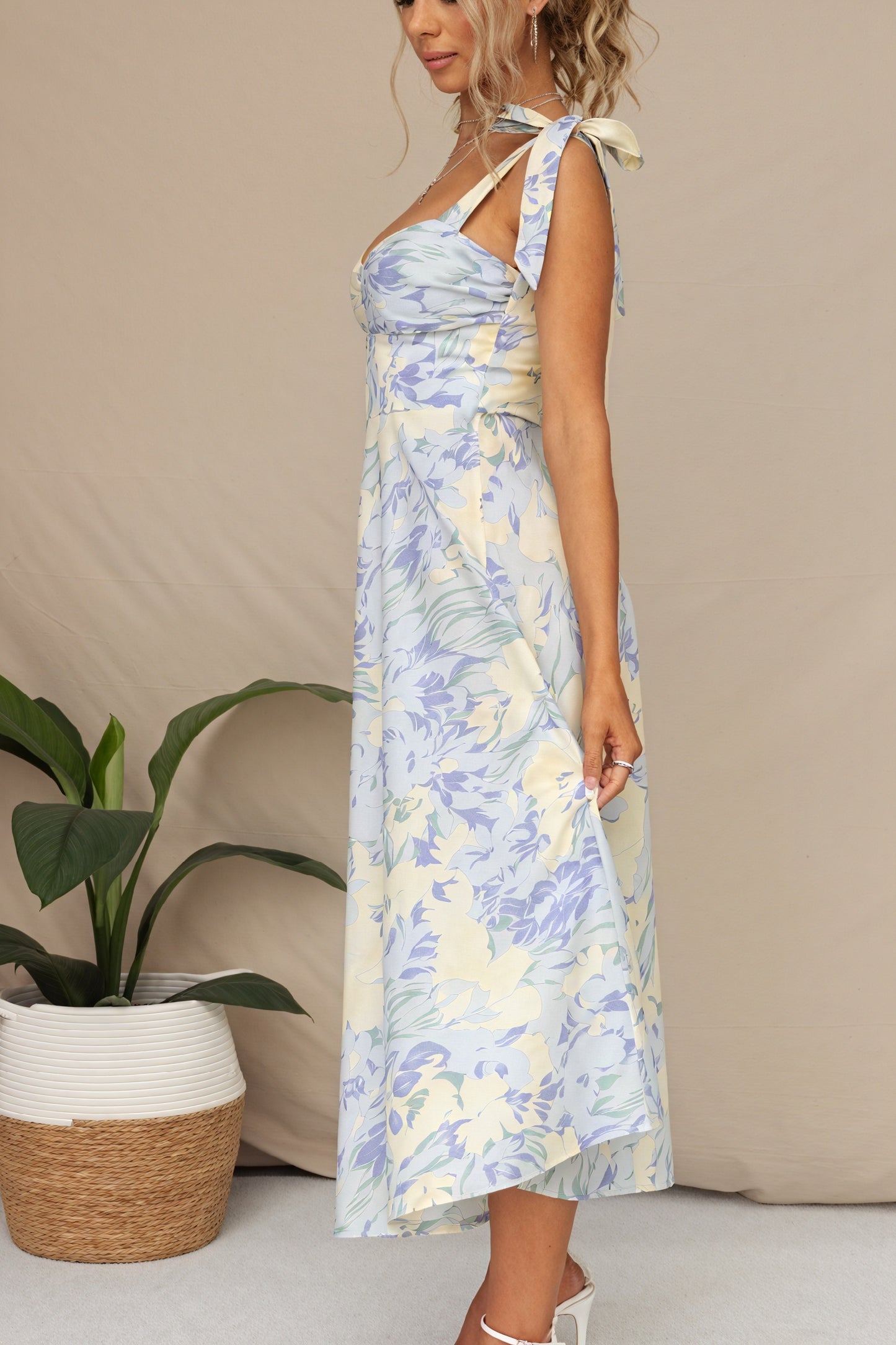 Vestido Midi Floral con Tirantes Anudados