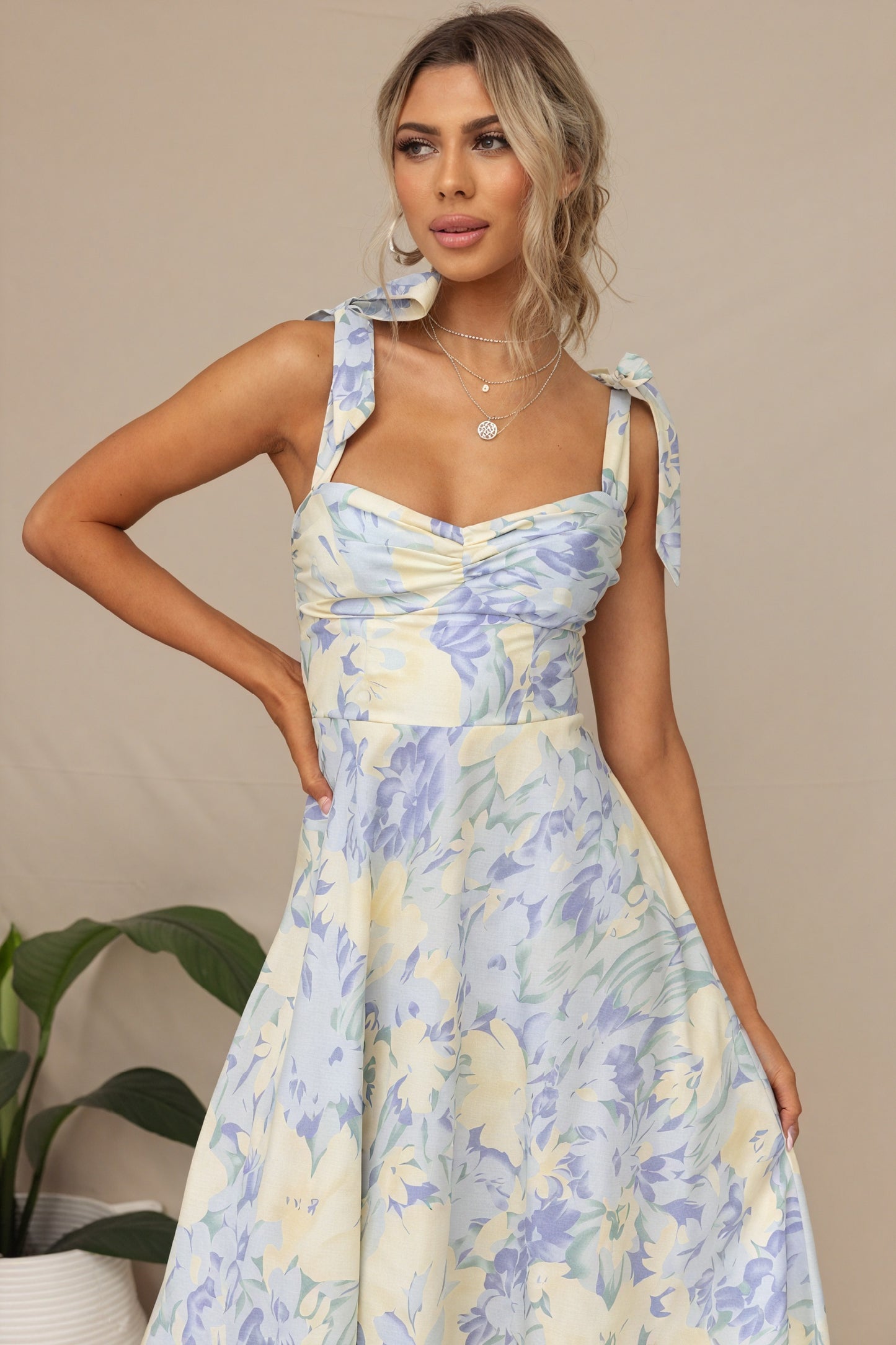 Vestido Midi Floral con Tirantes Anudados