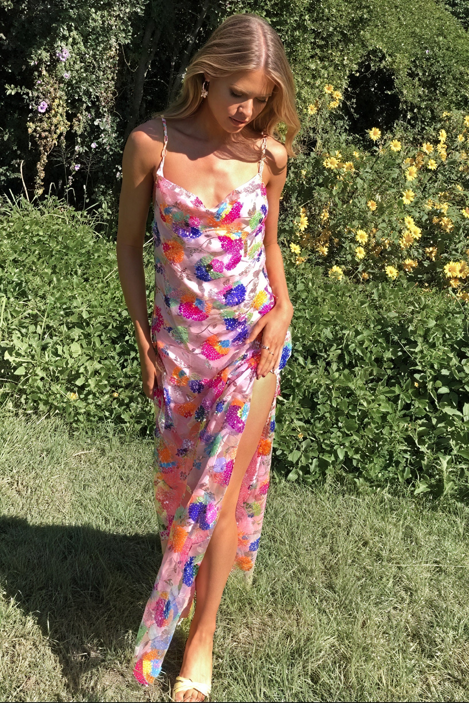 Vestido Floral Fluido con Espalda Descubierta
