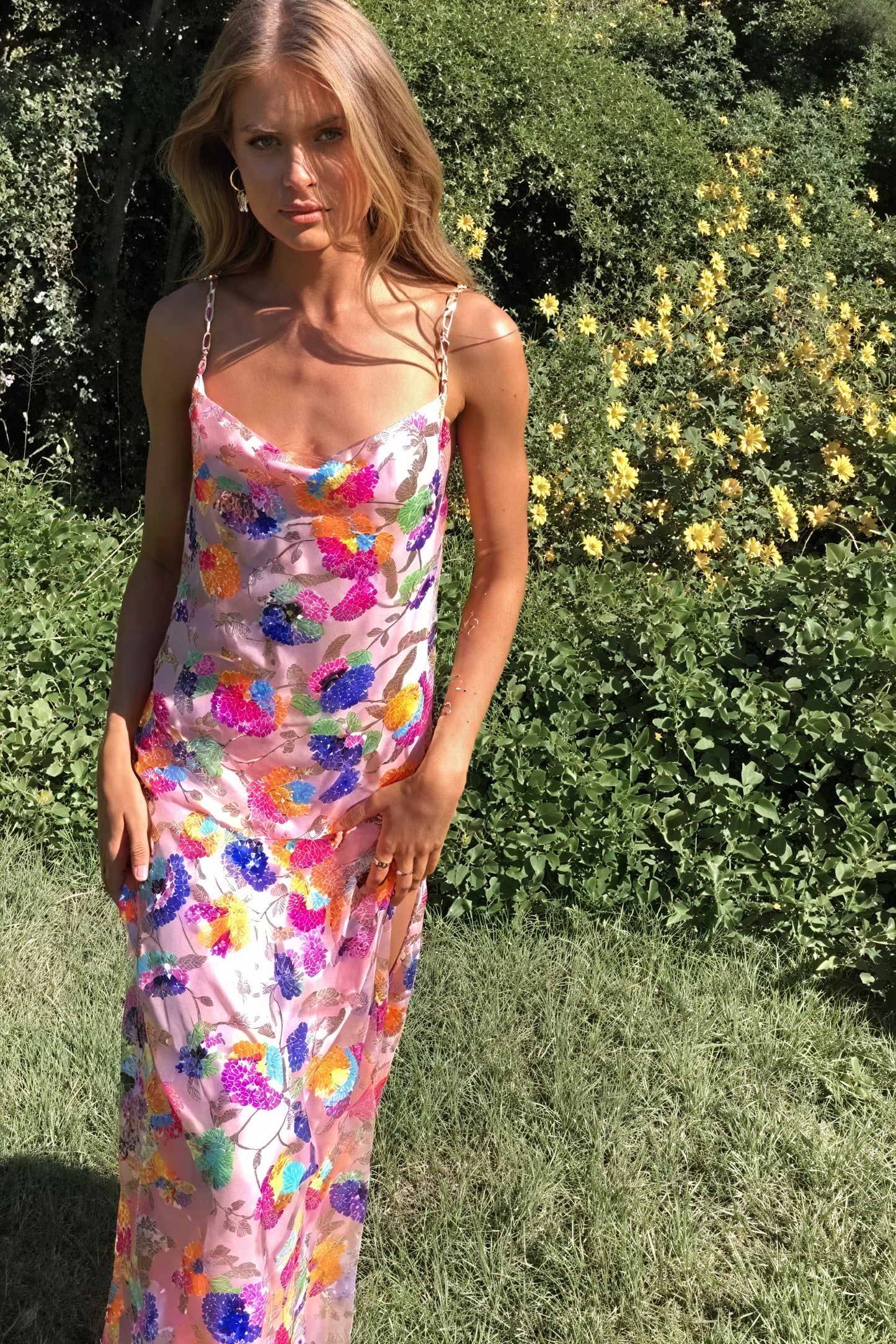 Vestido Floral Fluido con Espalda Descubierta