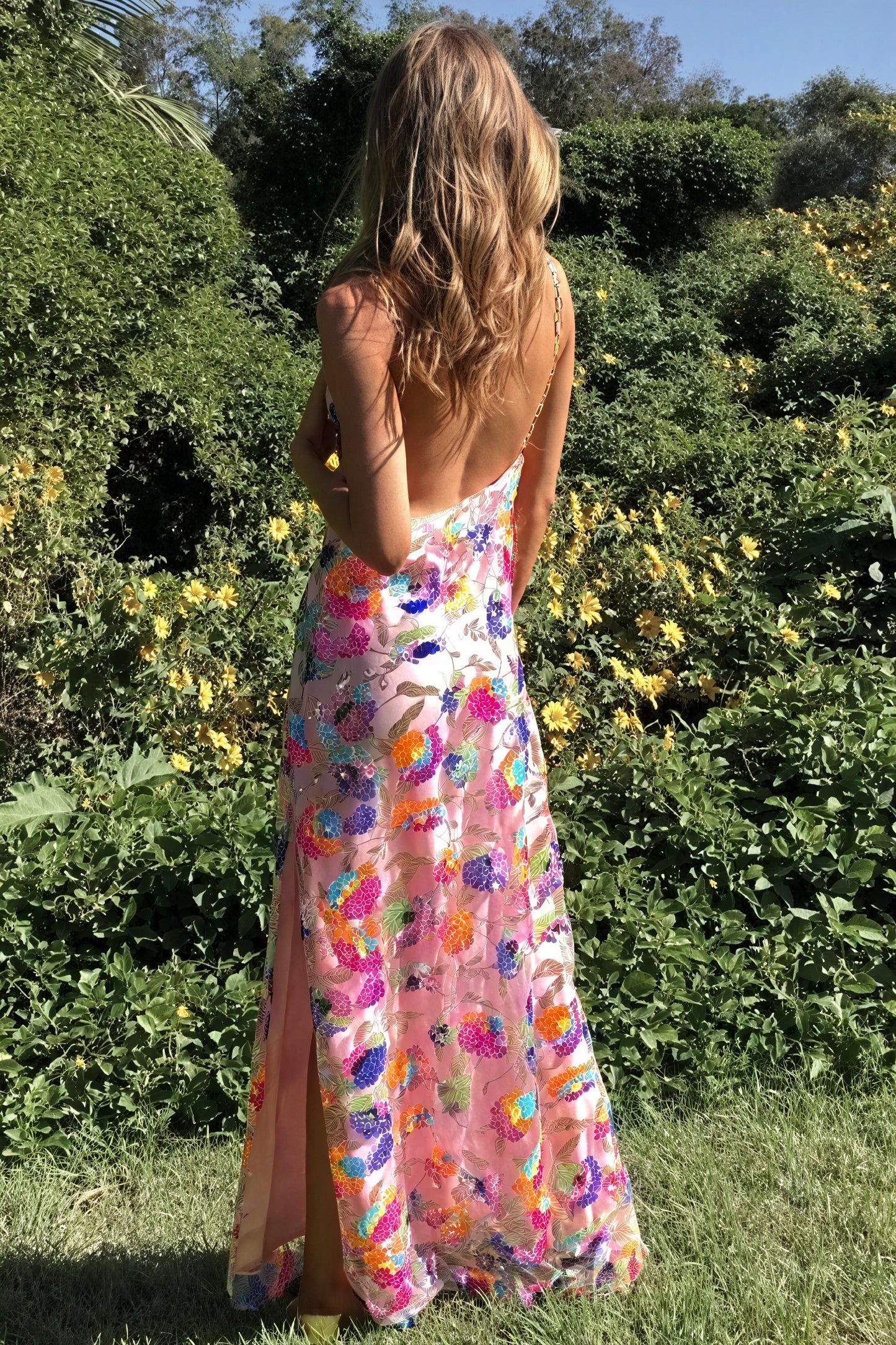 Vestido Floral Fluido con Espalda Descubierta