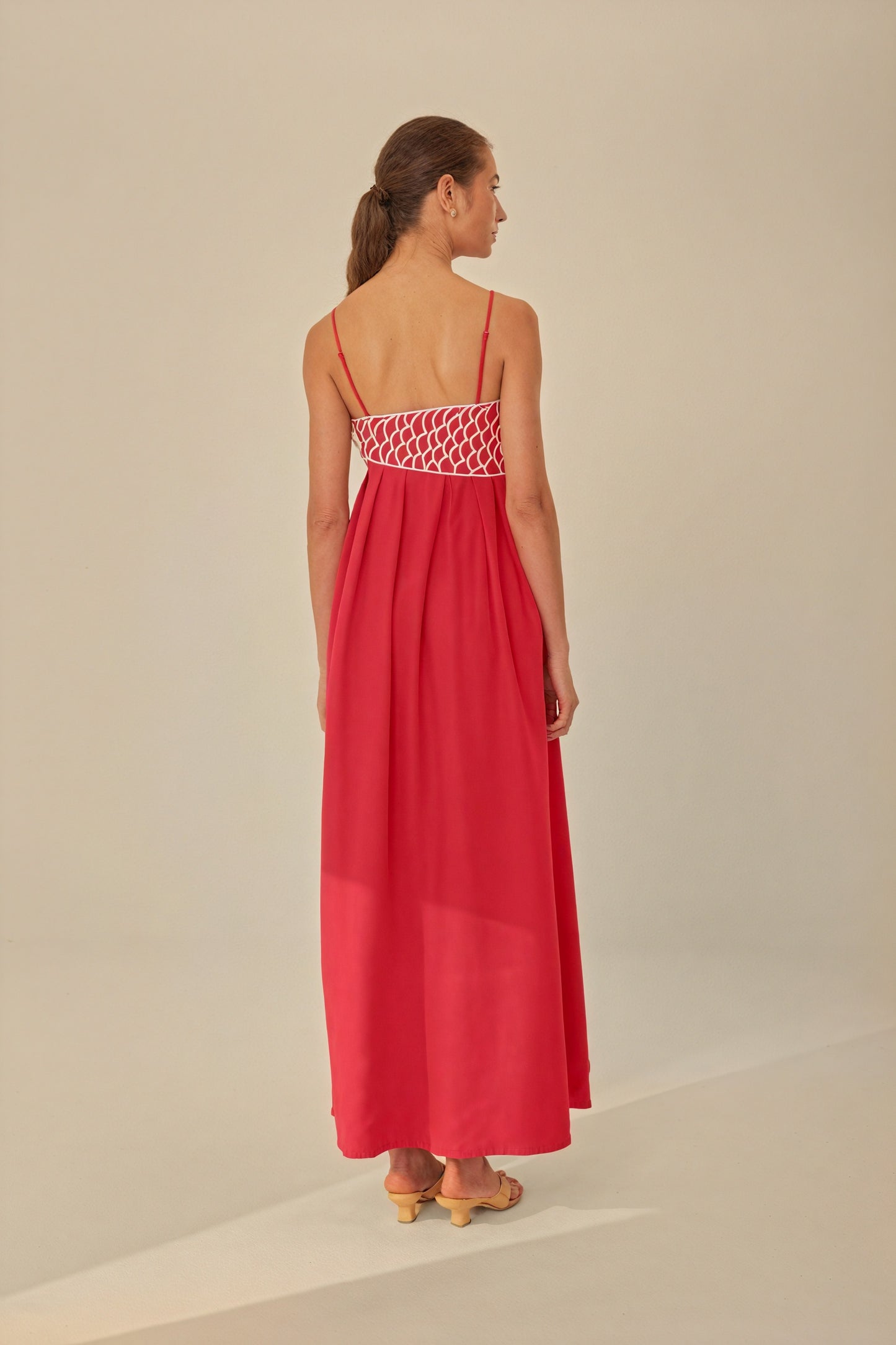 Vestido Largo con Detalle de Pez