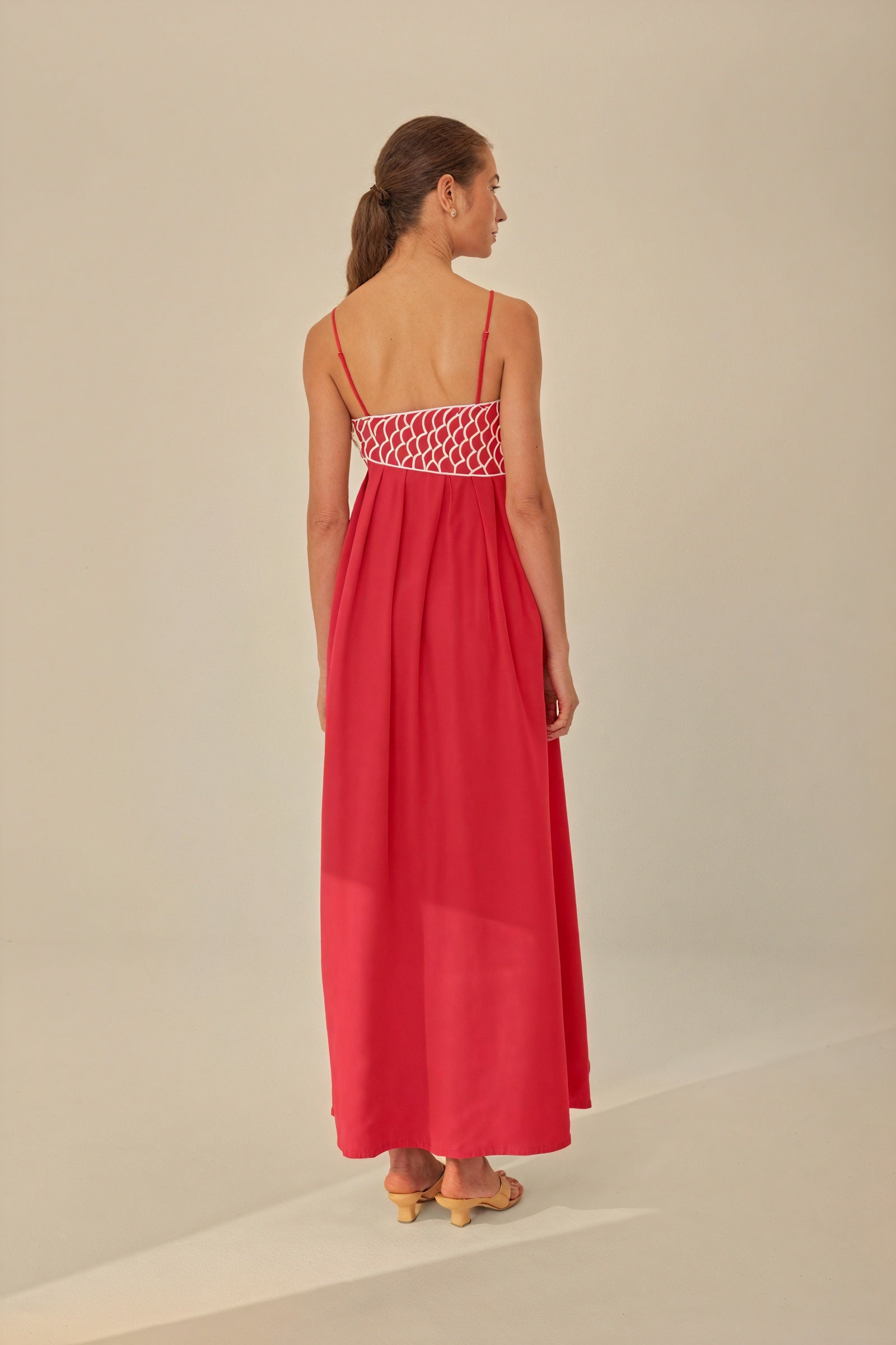 Vestido Largo con Detalle de Pez
