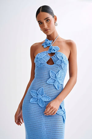 Vestido Halter con Detalles Florales Exquisitos