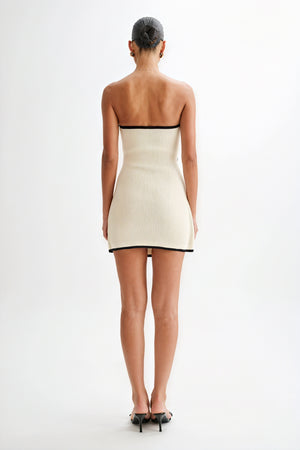 Mini Vestido Strapless Texturizado con Cinturón