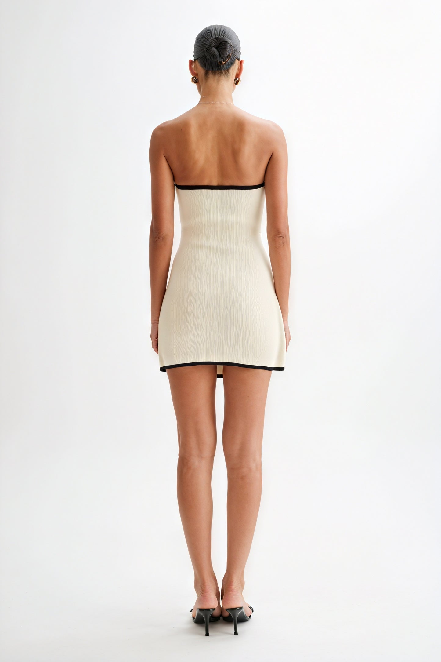 Mini Vestido Strapless Texturizado con Cinturón