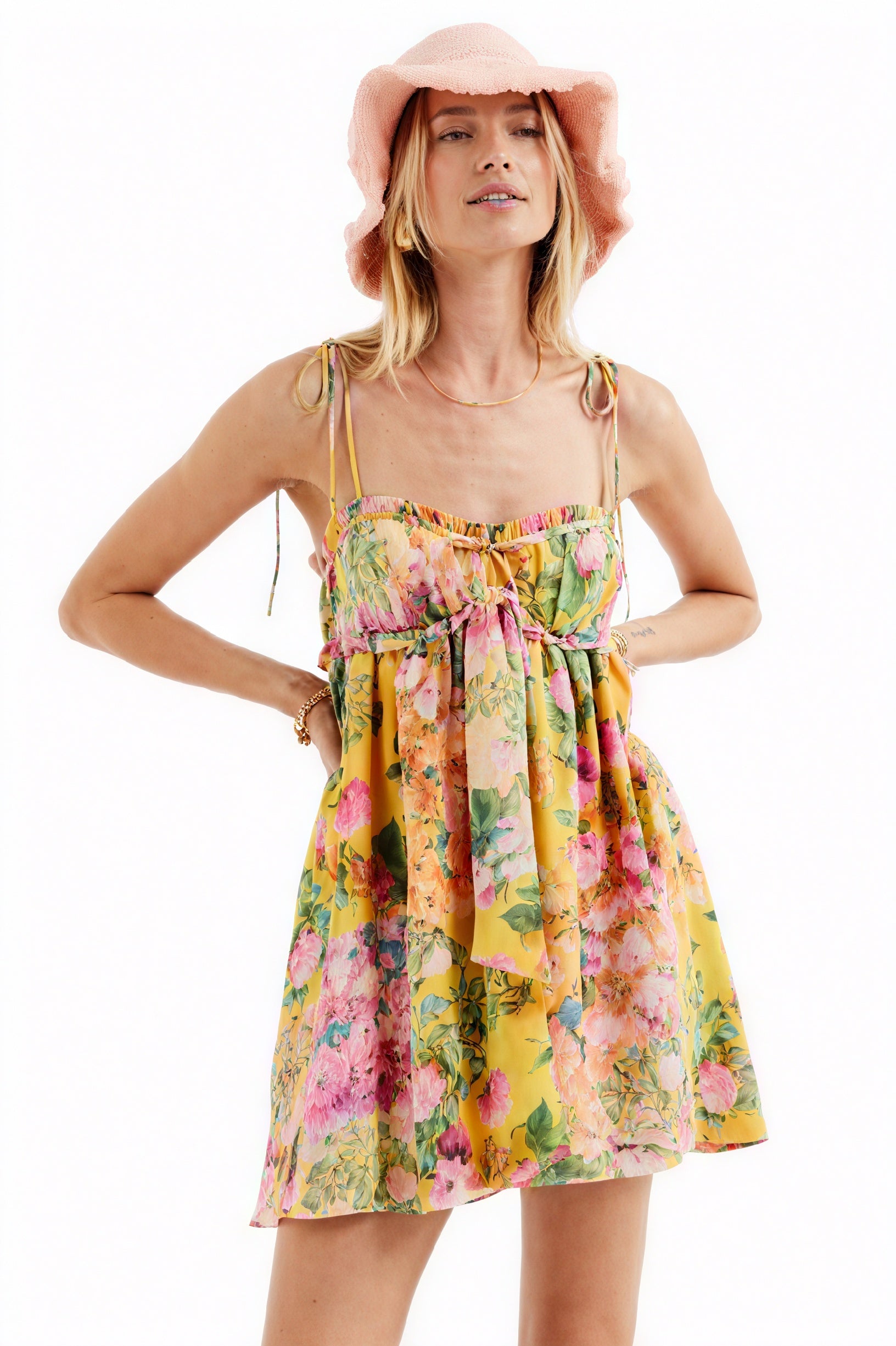 Vestido Mini Floral con Tirantes Finos